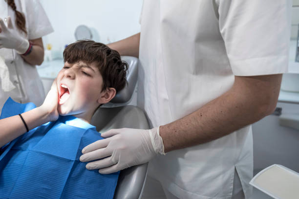 Best Emergency Dentist for Knocked-Out Tooth in Linn, MO